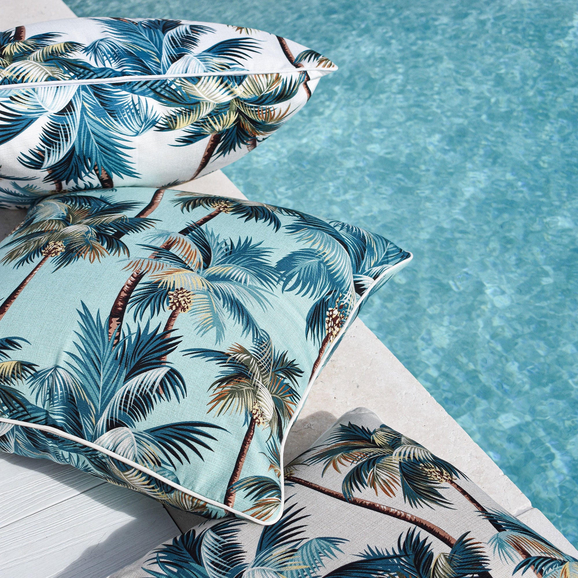 indoor-outdoor-cushion-cover-with-piping-palm-trees-white-60cm-x-60cm