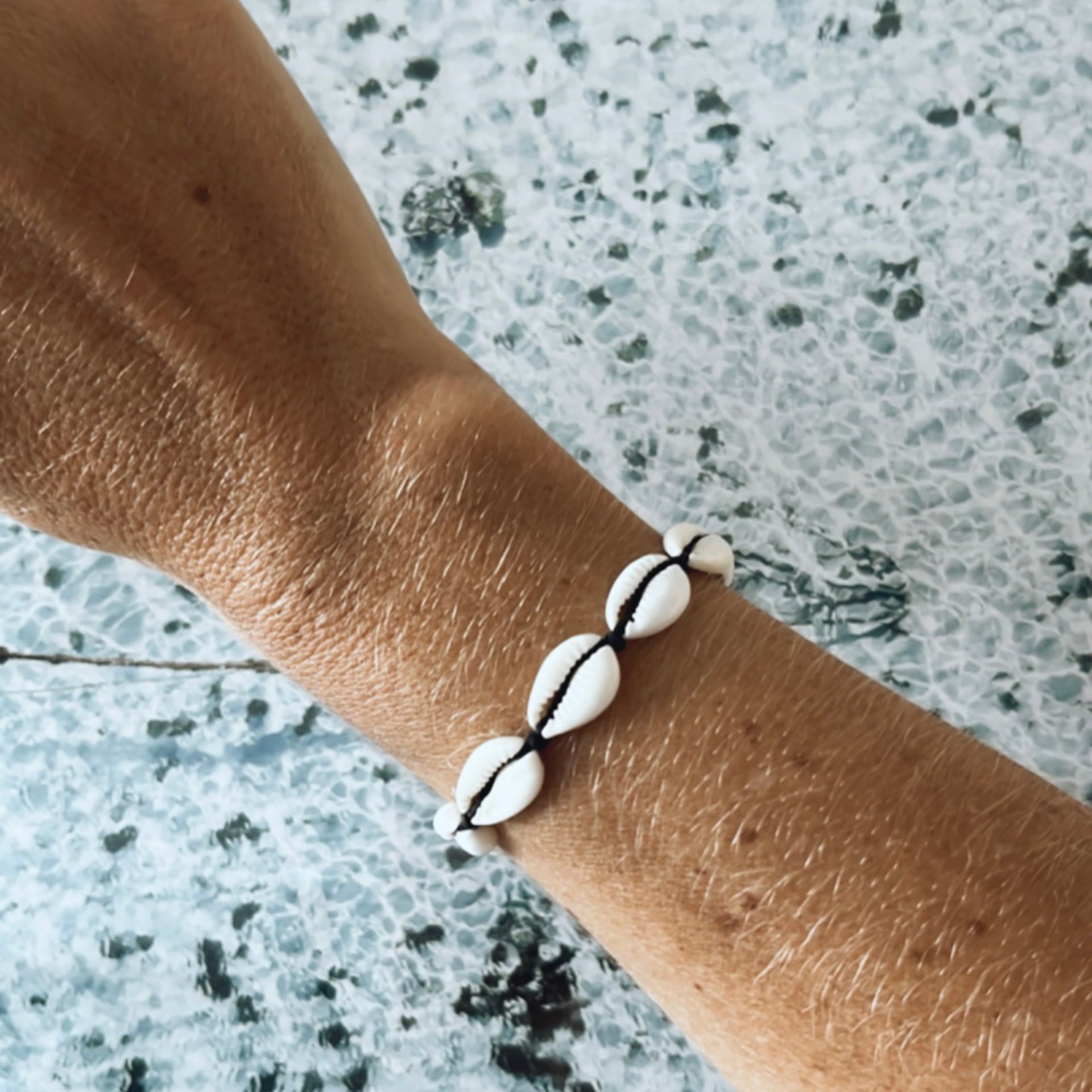 Bracelet-Black Shells – Escape to Paradise